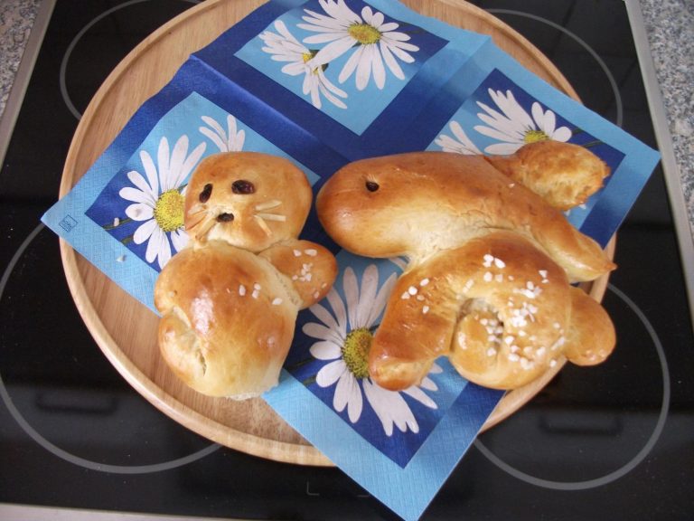 saisonale Gebäcke: Hefeteigfiguren / Ostergebäck, Hefezöpfe in ...