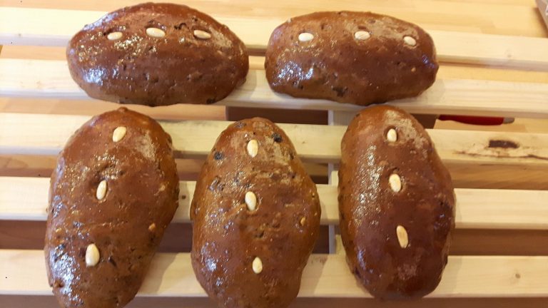 saisonale Gebäcke: Früchtebrot/Hutzelbrot, Adventsbrot - Backen wie die ...