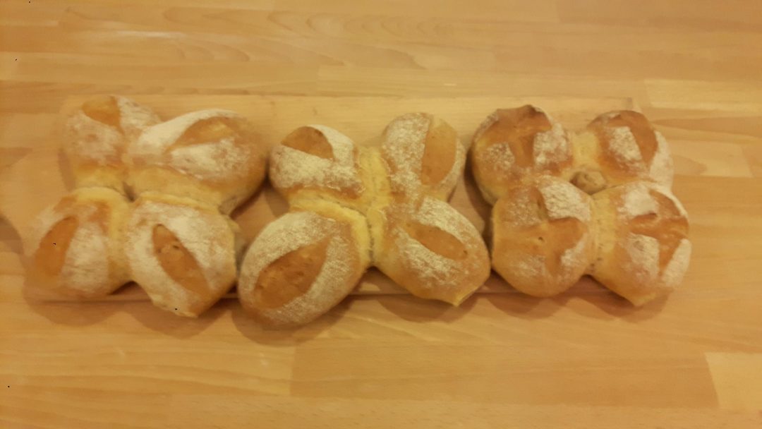 Themenwochen: Wurzelbrot, Ruchmehlbrot, Schweizer Bürli-Weckli - Backen ...